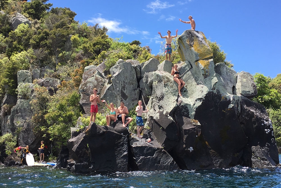 The Point Villas Taupo - Rock Carving Jumping