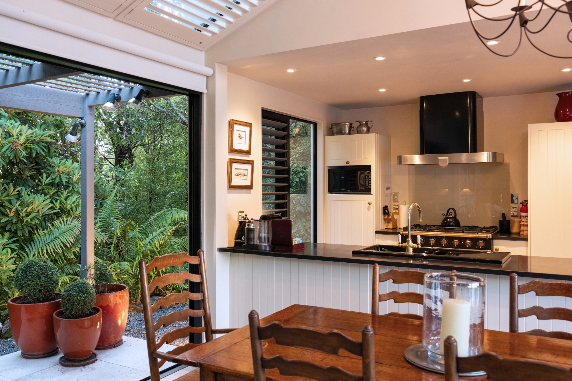 The Point Villas - Villa 2 - Kitchen dining area